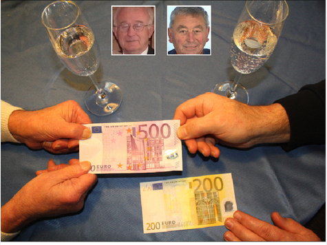 Nicht nur einmal haben sich Kauferings Ex-Bürgermeister Dr. Klaus Bühler (linkes Bild) und zweiter Bürgermeister Norbert Sepp zu Geburtstagen oder Jubiläen gegenseitig mit Bargeld-Geschenken aus der Gemeindekasse bedacht.